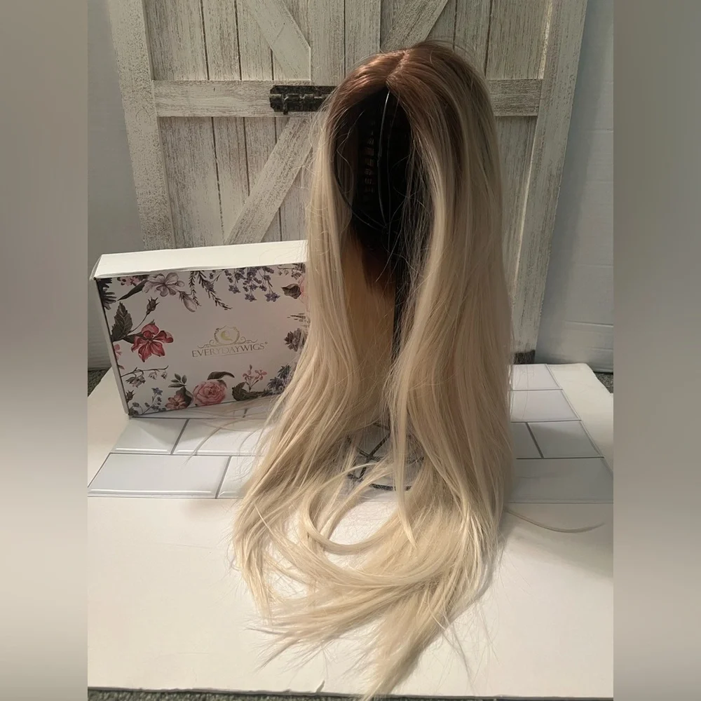 Everydaywigs platinum blonde with dark roots